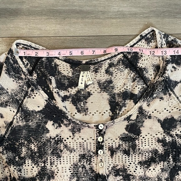 We the free women’s shirt - Picture 5 of 12